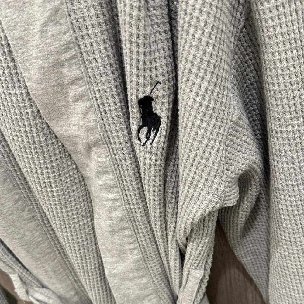 Ralph Lauren Gray Waffle Knit Robe with Logo - Picture 3 of 4